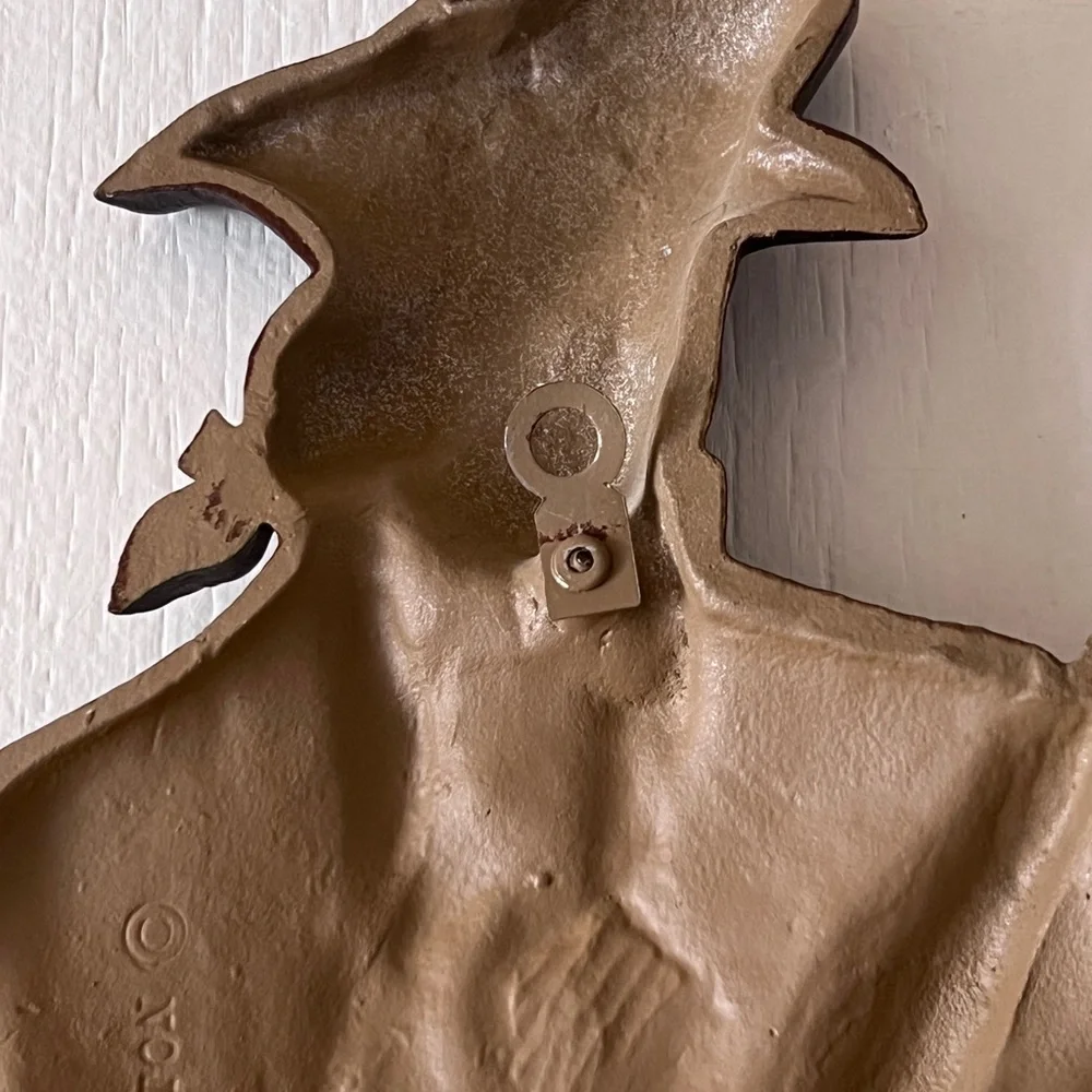 Colonial Soldier Wall Decor in Green and Brown, 1960s, Cast Metal 🇺🇸Made